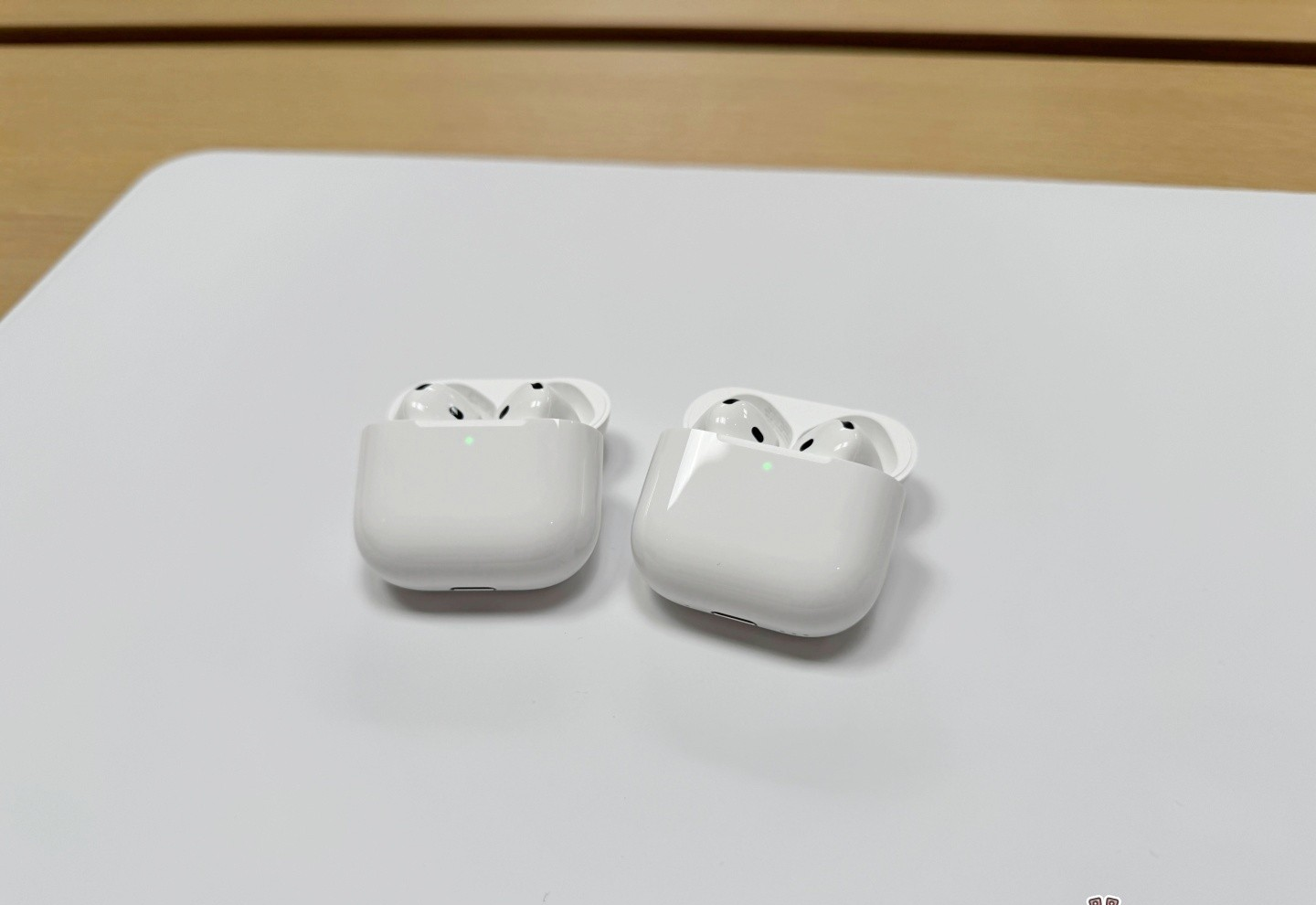 用 AirPods Pro 2 实测 iOS 18 新功能：摇个头就能叫 Siri 拒接电话！